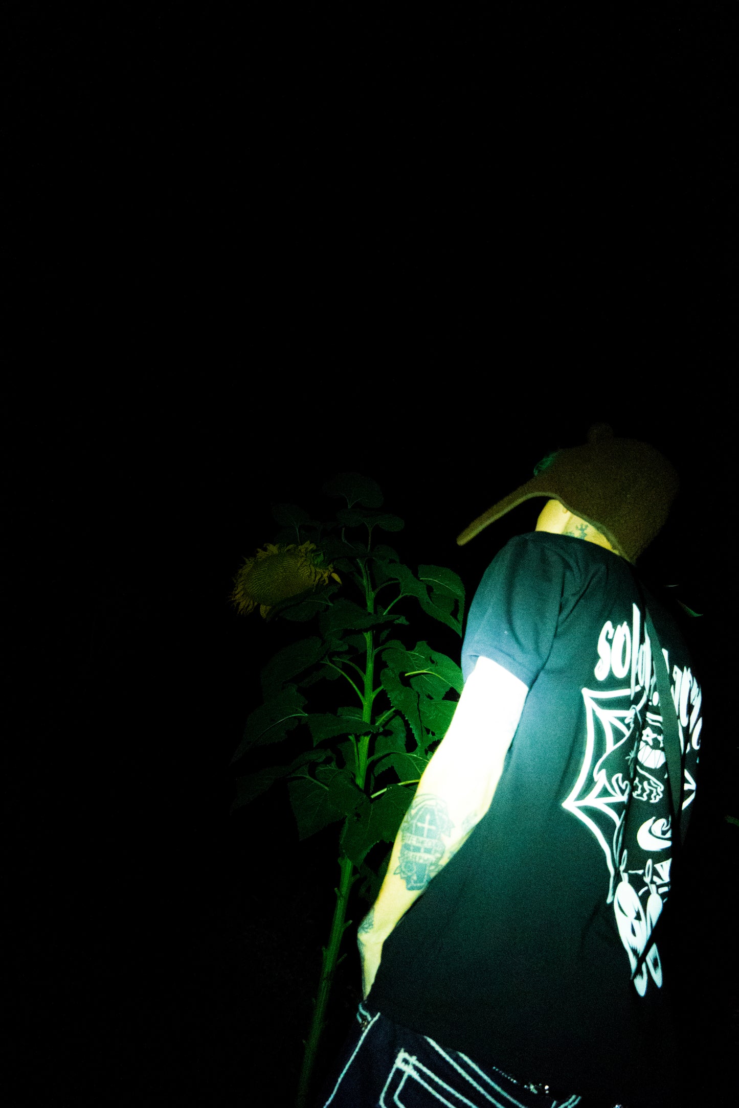 SOFUBI.WORLD TEE