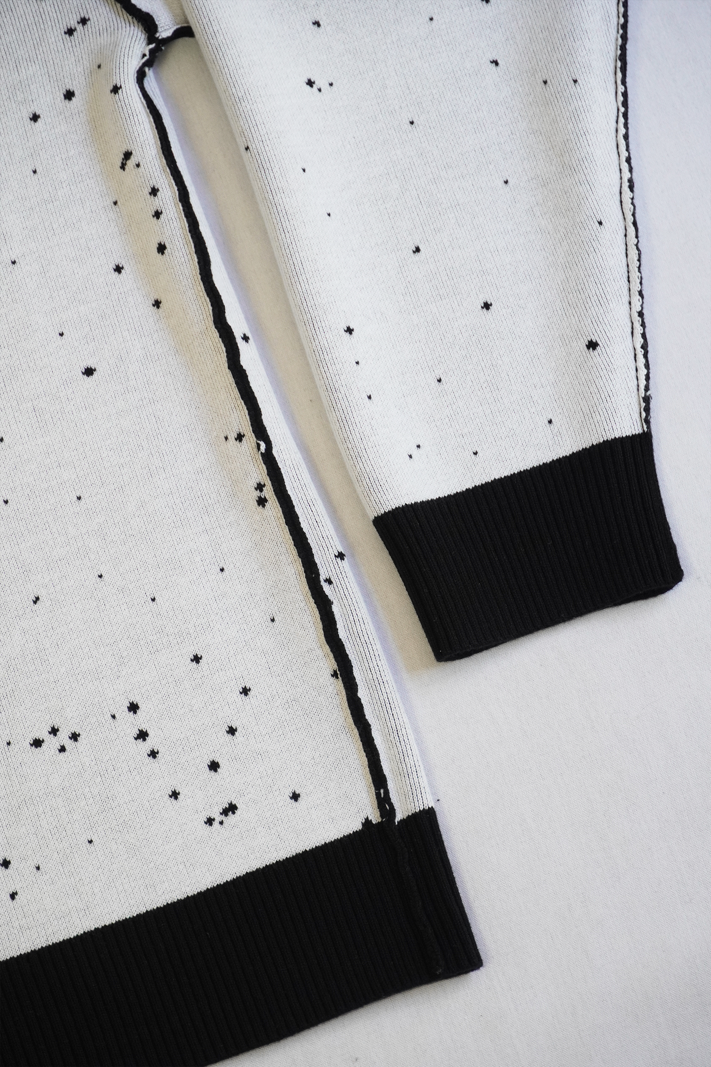 reversible quantum sweater (black)